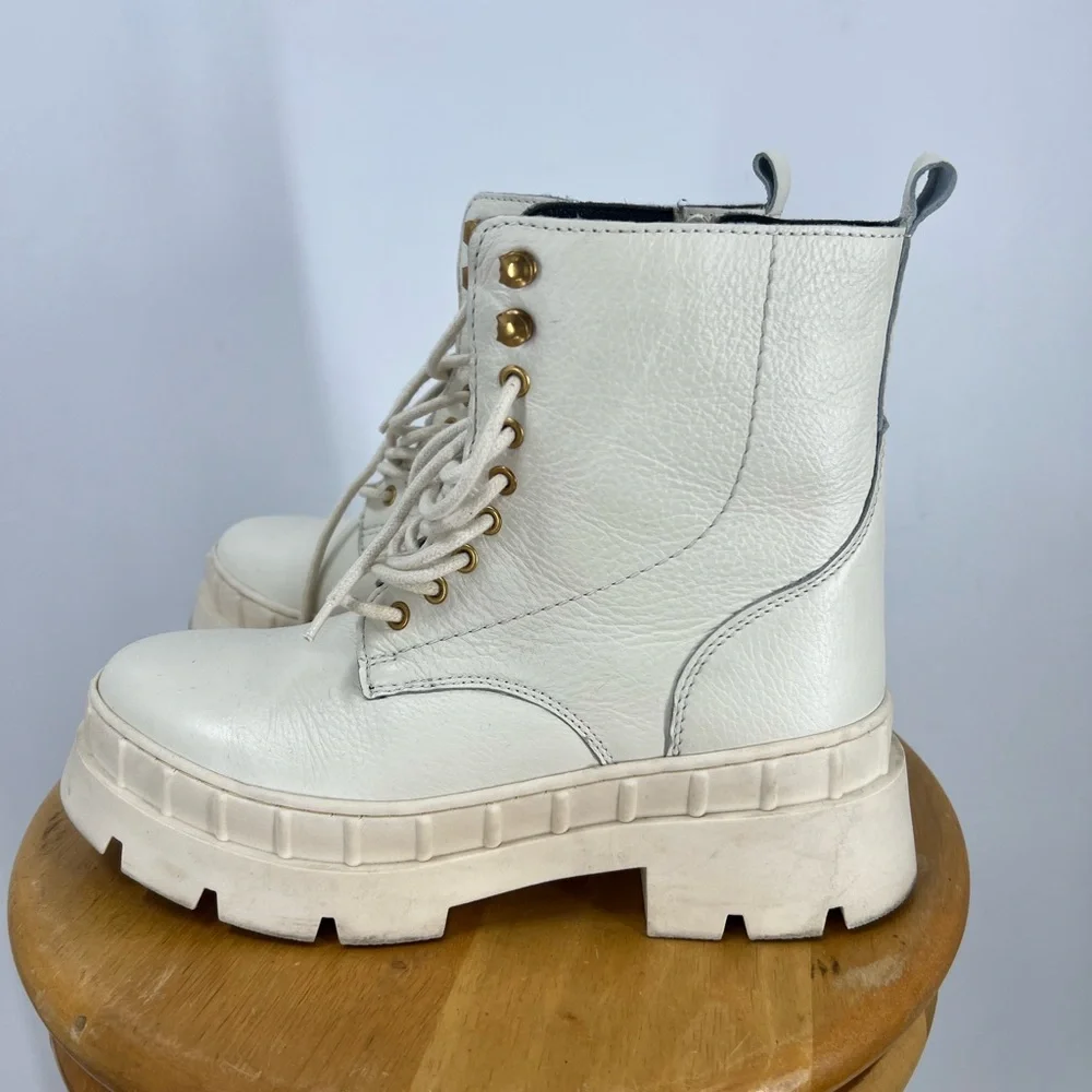Vince Camuto  leather lug sole platform, cream winter white booties size…10/40